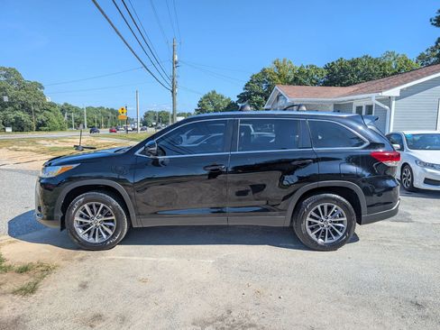 Used 2019 Toyota Highlander XLE FWD image 4