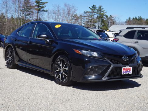 Used 2023 Toyota Camry SE AWD/4WD image 3