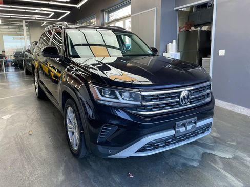 Used 2021 Volkswagen Atlas SE w/ Panoramic Sunroof Package image 2