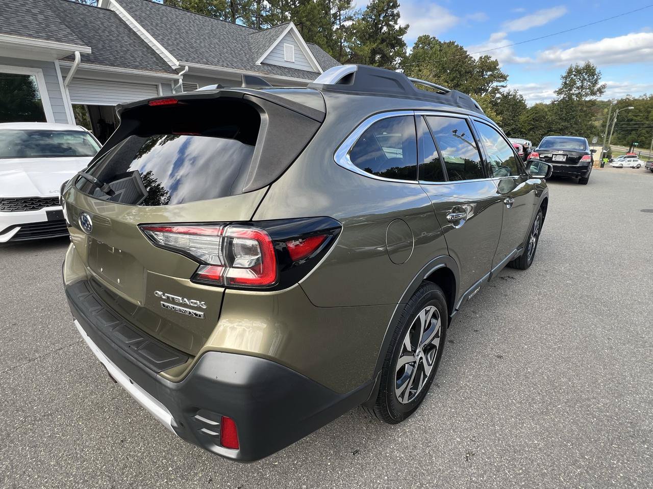 Used 2021 Subaru Outback Touring XT AWD/4WD image 5