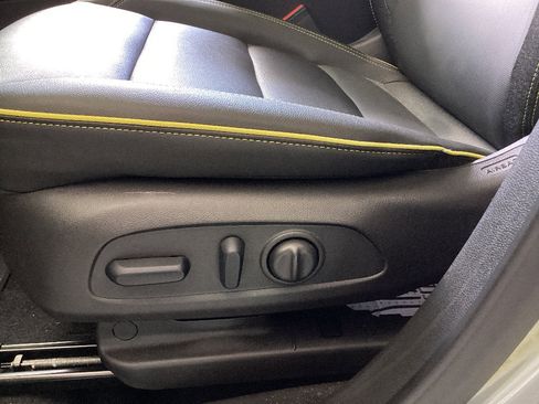 Used 2025 Chevrolet TrailBlazer ACTIV w/ Convenience Package FWD image 13