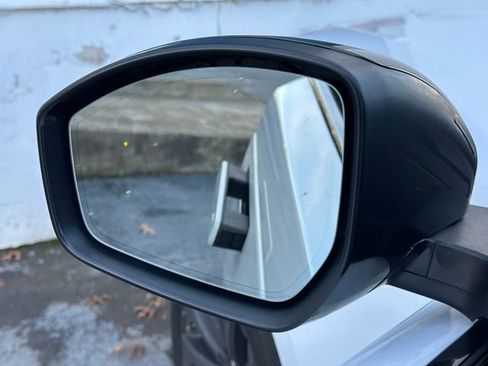 Used 2019 Land Rover Range Rover Velar S image 13