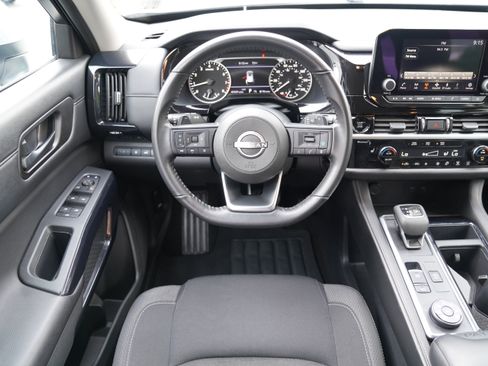 Used 2025 Nissan Pathfinder SV AWD/4WD image 13