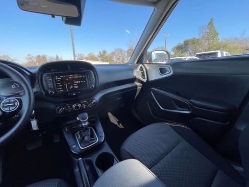 Used 2025 Kia Soul LX w/ LX Technology Package image 33