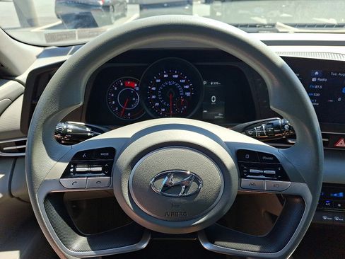 Used 2023 Hyundai Elantra SEL FWD image 18