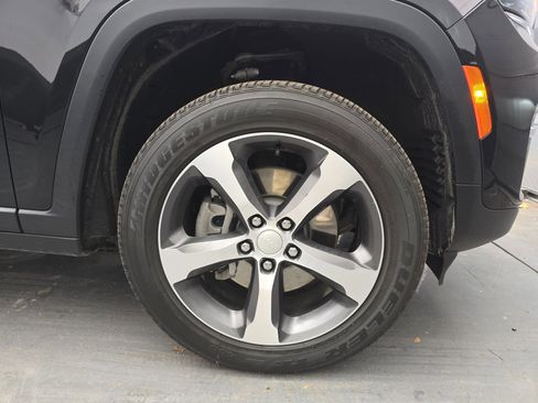 Used 2023 Jeep Grand Cherokee 4WD 4xe w/ Luxury Tech Group II image 9