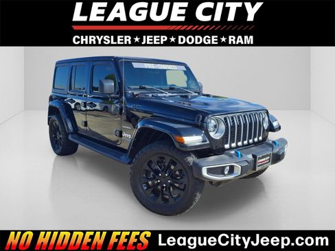 Used 2022 Jeep Wrangler Unlimited Sahara w/ Cold Weather Group AWD/4WD image 1