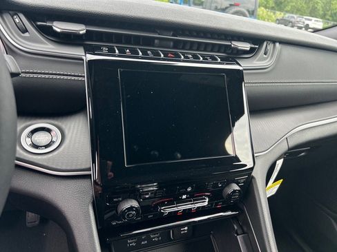 New 2025 Jeep Grand Cherokee Laredo image 14