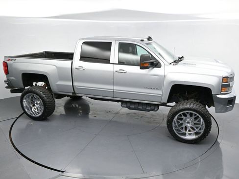 Used 2018 Chevrolet Silverado 2500 LT w/ LT Convenience Package AWD/4WD image 36