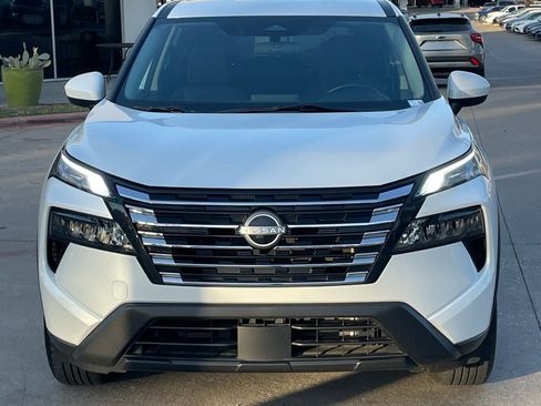 Used 2024 Nissan Rogue SV image 7