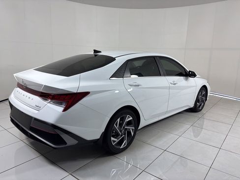 New 2026 Hyundai Elantra Limited FWD image 5
