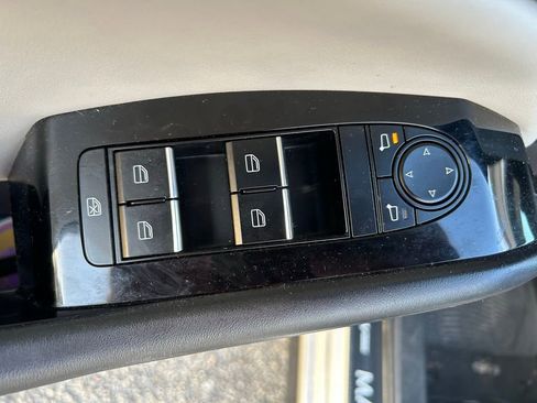 Used 2023 MAZDA MAZDA3 s image 17