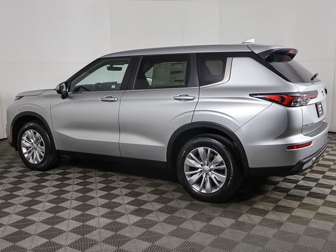 New 2026 Mitsubishi Outlander ES image 14