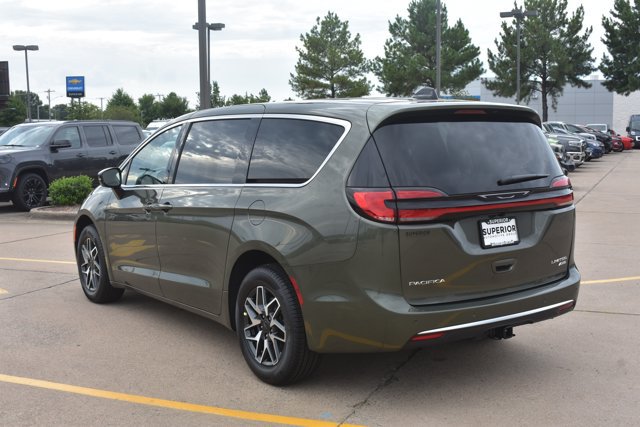 New 2027 Chrysler Pacifica Limited AWD/4WD image 9
