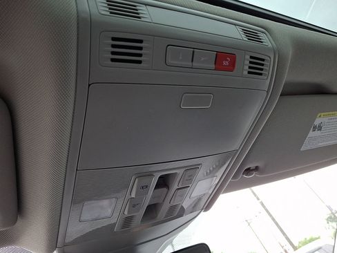 Used 2024 Volkswagen Jetta SE FWD image 28