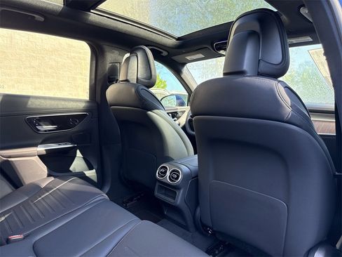 New 2025 Mercedes-Benz GLC 350e 4MATIC image 18