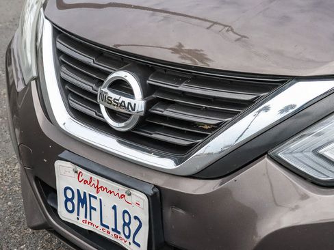 Used 2017 Nissan Altima 2.5 SV FWD image 3