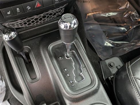 Used 2017 Jeep Wrangler Unlimited Rubicon image 15