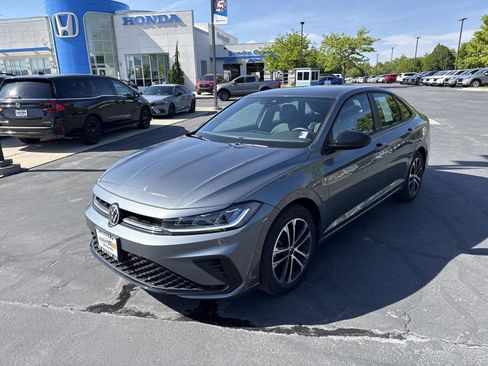 Used 2025 Volkswagen Jetta Sport FWD image 2