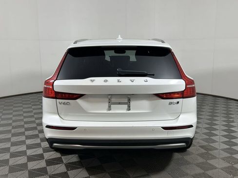 Certified 2025 Volvo V60 B5 Cross Country Plus image 9