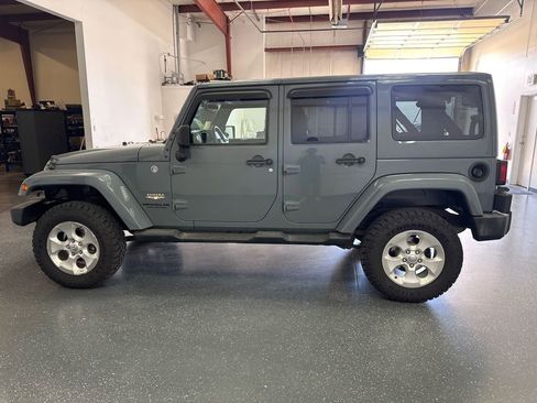 Used 2015 Jeep Wrangler Unlimited Sahara AWD/4WD image 7