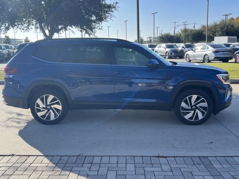 Used 2025 Volkswagen Atlas SE image 11