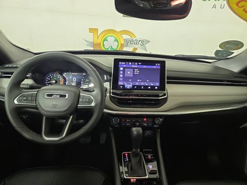 Used 2023 Jeep Compass Limited image 13