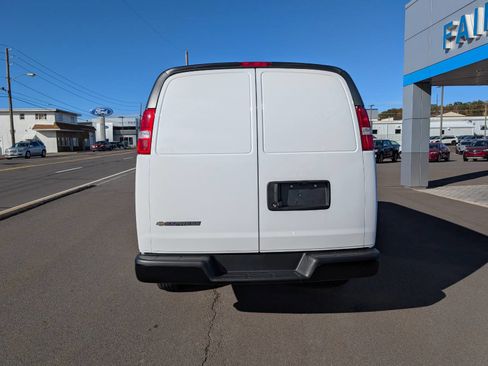 New 2025 Chevrolet Express 3500 WT image 4