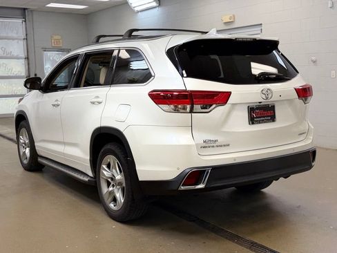 Used 2019 Toyota Highlander Limited FWD image 7