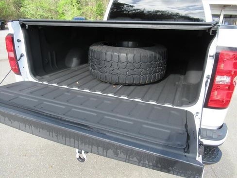 Used 2018 Chevrolet Silverado 1500 LT w/ All Star Edition image 27