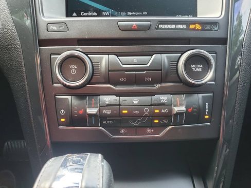 Used 2018 Ford Explorer XLT w/ Equipment Group 202A AWD/4WD image 15