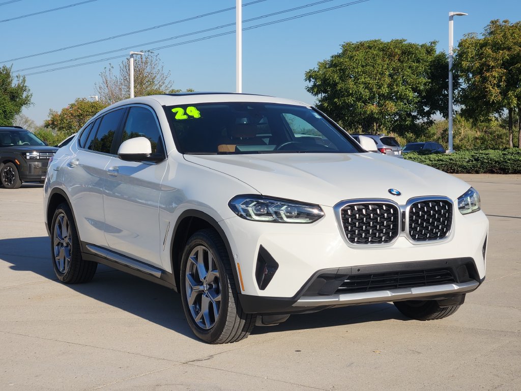 Used 2024 BMW X4 xDrive30i w/ Premium Package AWD/4WD image 3