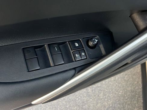 Certified 2023 Toyota Corolla Cross XSE image 32