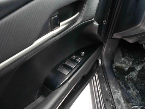 Used 2025 Toyota Camry SE image 7