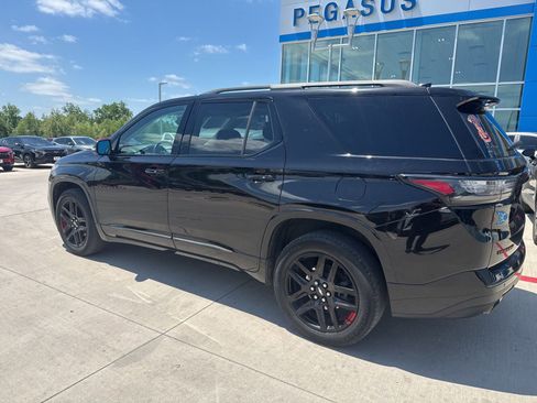 Used 2021 Chevrolet Traverse Premier w/ Redline Edition FWD image 3
