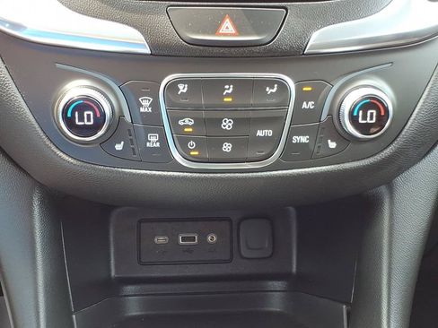 Used 2021 Chevrolet Equinox LT FWD image 17