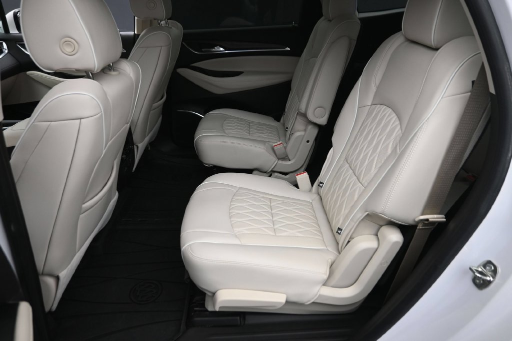 Used 2023 Buick Enclave Avenir w/ Avenir Technology Package AWD/4WD image 15