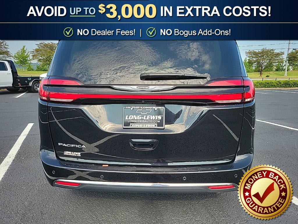 Used 2024 Chrysler Pacifica Touring-L FWD image 8