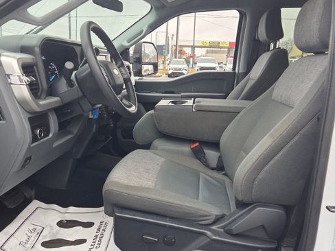 Used 2025 Ford F250 XLT image 5