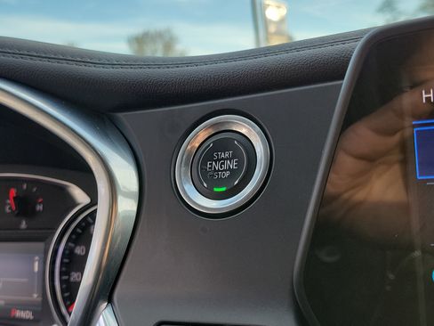 Used 2020 Chevrolet Blazer LT image 28