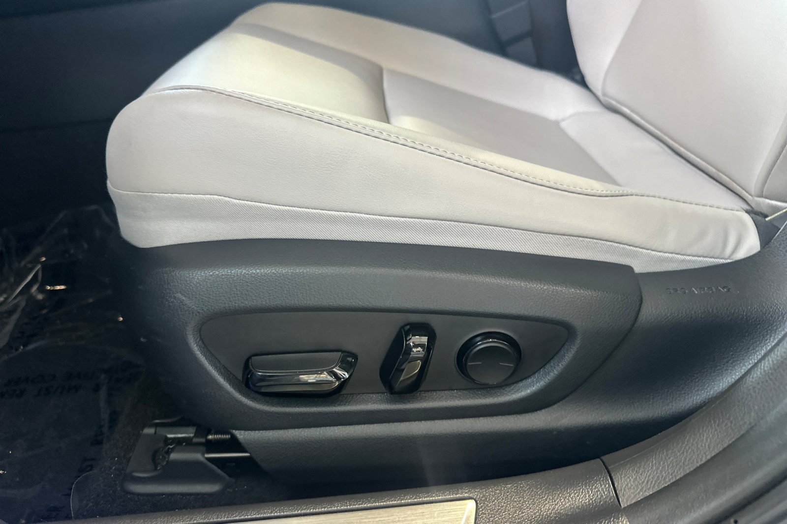 Certified 2025 Lexus UX 300h FWD w/ Accessory Package (Z2) image 14