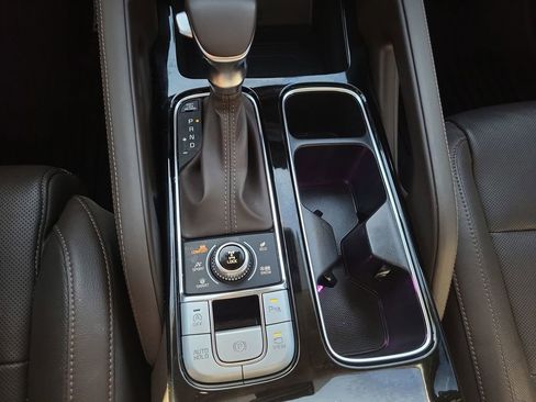 Used 2022 Kia Telluride SX w/ Towing Package image 16