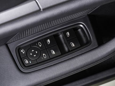 Certified 2025 Porsche Taycan AWD/4WD image 26