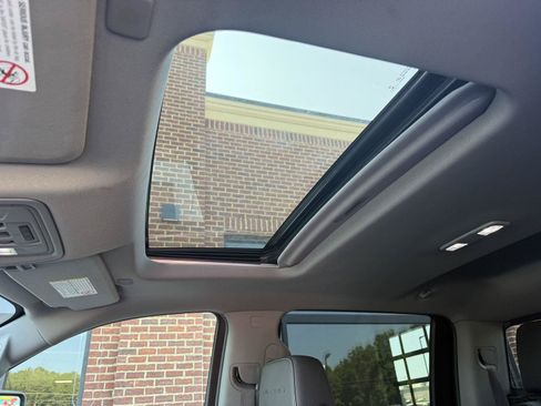 Used 2022 GMC Sierra 2500 Denali w/ Technology Package AWD/4WD image 19