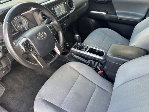 Used 2018 Toyota Tacoma SR5 RWD image 10
