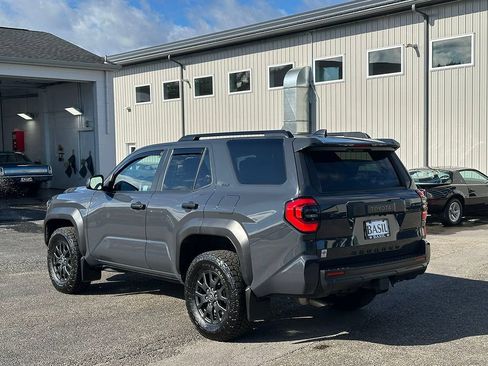 Used 2025 Toyota 4Runner SR5 AWD/4WD image 11