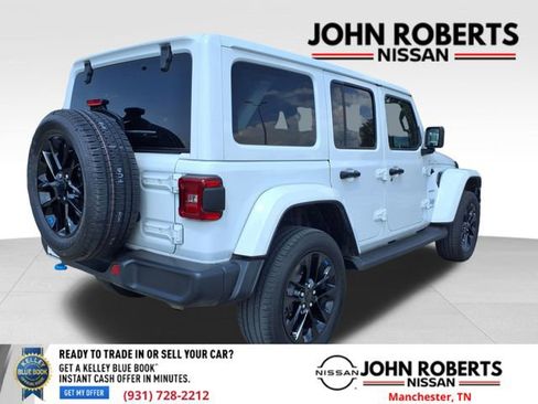 Used 2022 Jeep Wrangler Unlimited Sahara w/ Cold Weather Group image 18