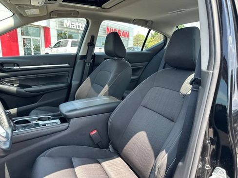 Used 2023 Nissan Altima 2.5 SV w/ SV Premium Package AWD/4WD image 10