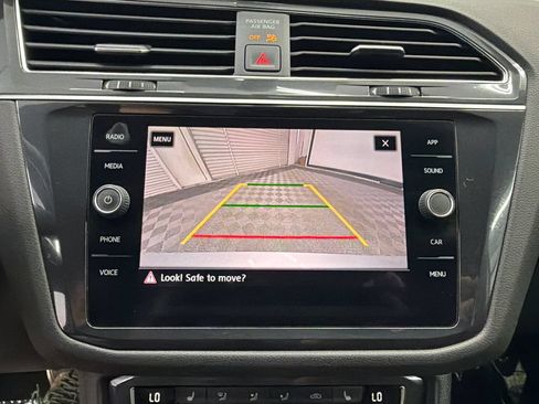 Used 2020 Volkswagen Tiguan SE R-Line FWD image 30