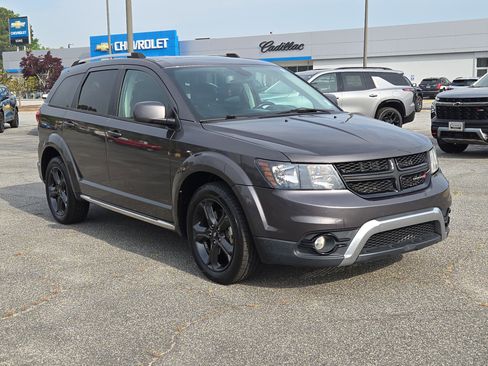 Used 2020 Dodge Journey Crossroad w/ Popular Equipment Group FWD image 4